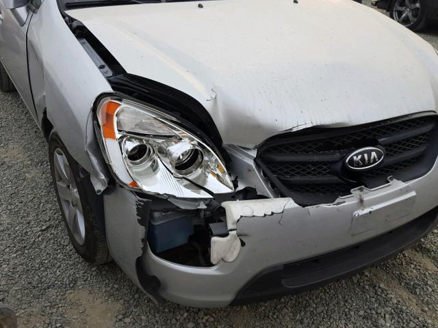 KNAFG526077084596 - 2007 KIA RONDO LX SILVER photo 9