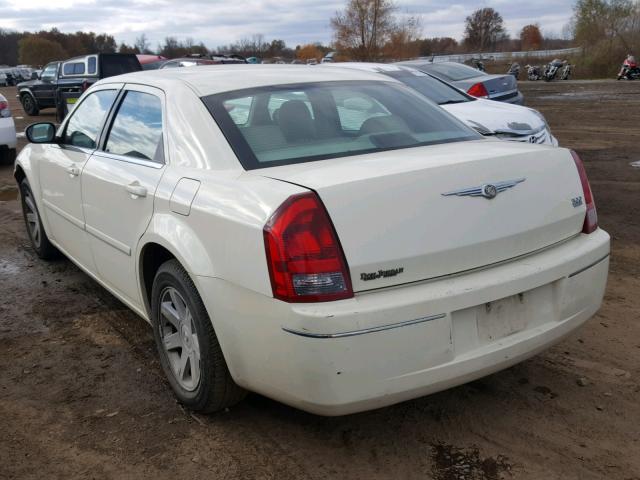 2C3JA53GX5H156884 - 2005 CHRYSLER 300 TOURIN CREAM photo 3