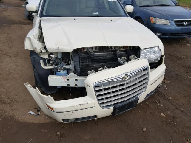 2C3JA53GX5H156884 - 2005 CHRYSLER 300 TOURIN CREAM photo 9