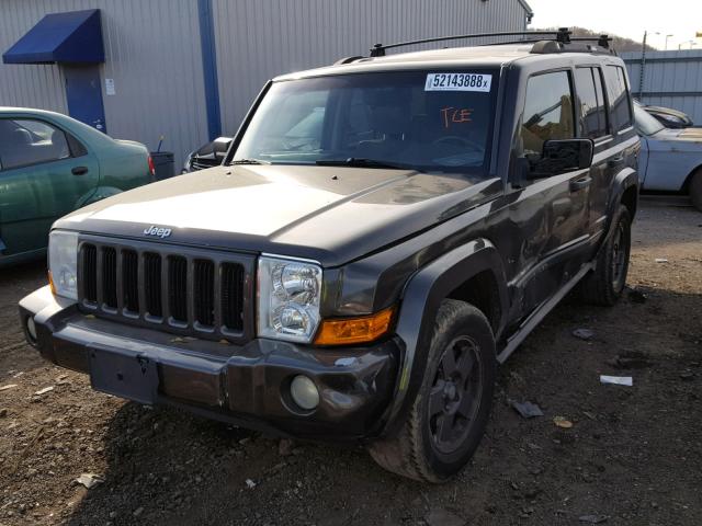 1J8HG48K86C302356 - 2006 JEEP COMMANDER GRAY photo 2