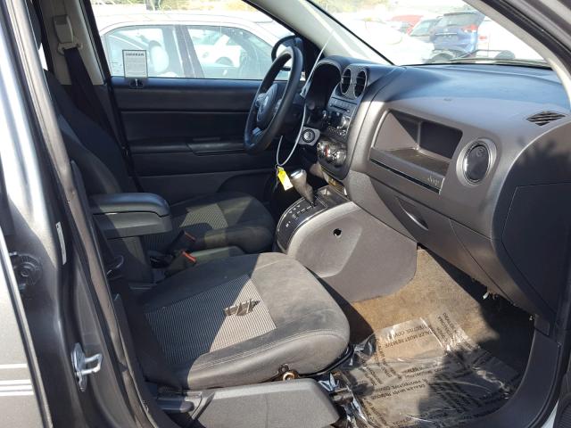 1C4NJCBA2DD229465 - 2013 JEEP COMPASS SP 灰色 照片 5