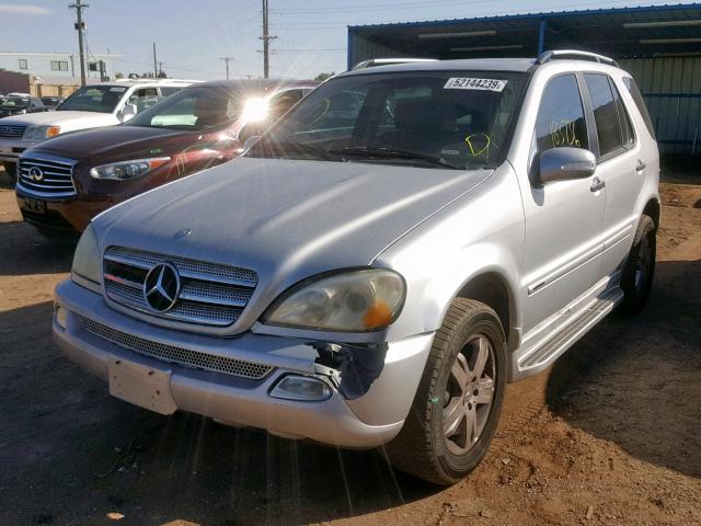 4JGAB75EX5A550721 - 2005 MERCEDES-BENZ ML 500 SILVER photo 2