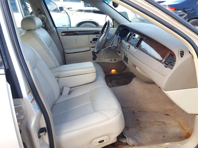 1LNHM83W81Y640199 - 2001 LINCOLN TOWN CAR C TAN photo 5