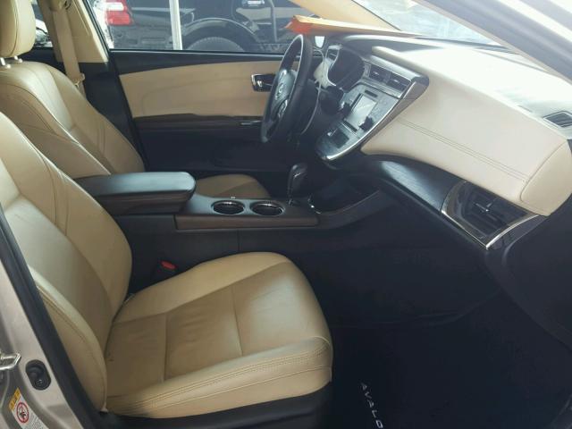 4T1BK1EBXJU286111 - 2018 TOYOTA AVALON XLE GOLD photo 5