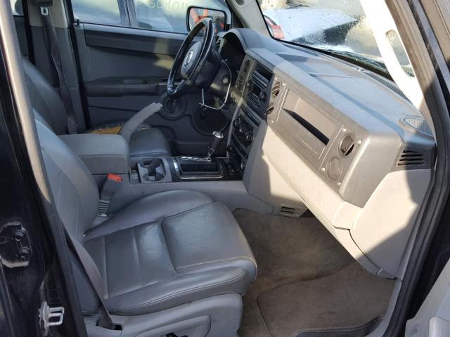 1J8HG48K67C676241 - 2007 JEEP COMMANDER BLACK photo 5