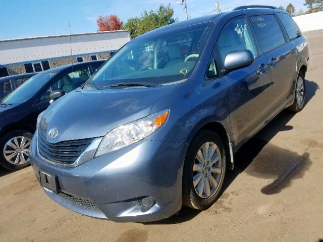 5TDJK3DC7ES092362 - 2014 TOYOTA SIENNA LE BLUE photo 2