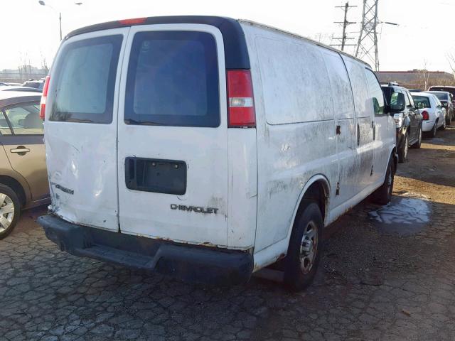 1GCFG15X151104466 - 2005 CHEVROLET EXPRESS G1 WHITE photo 4