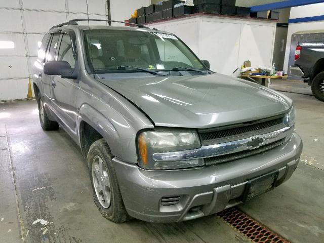 1GNDT13S152127273 - 2005 CHEVROLET TRAILBLAZE GRAY photo 1