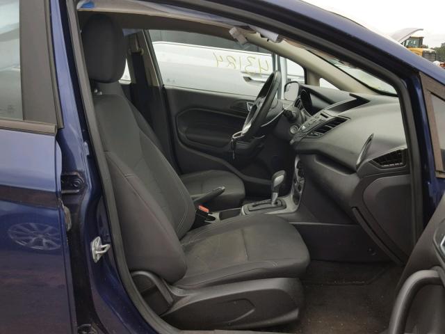 3FADP4BJ3GM100939 - 2016 FORD FIESTA SE BLUE photo 5