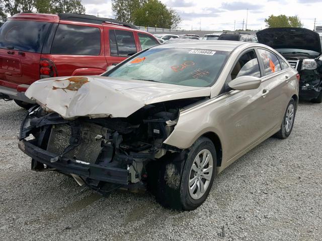 5NPEB4AC9BH022584 - 2011 HYUNDAI SONATA GLS GOLD photo 2