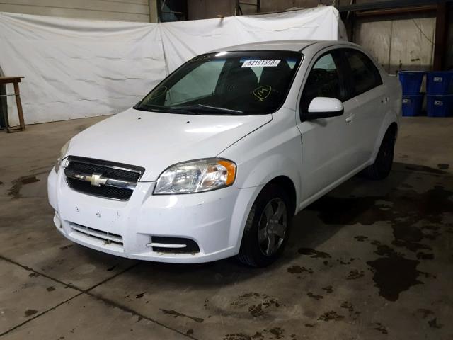 KL1TD56E89B349286 - 2009 CHEVROLET AVEO LS WHITE photo 2