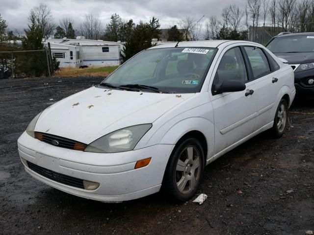 1FAFP38333W157826 - 2003 FORD FOCUS ZTS WHITE photo 2