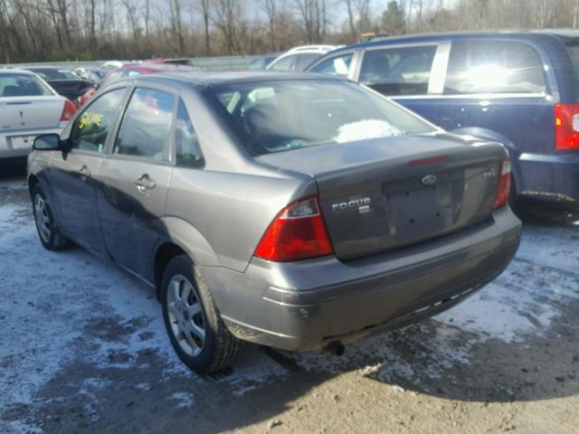 1FAFP34N15W293723 - 2005 FORD FOCUS ZX4 GRAY photo 3