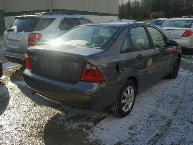 1FAFP34N15W293723 - 2005 FORD FOCUS ZX4 GRAY photo 4