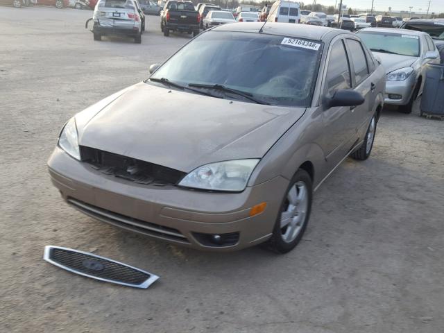 1FAFP34N15W237636 - 2005 FORD FOCUS ZX4 BROWN photo 2