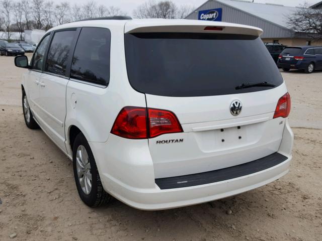 2C4RVABG9CR390471 - 2012 VOLKSWAGEN ROUTAN SE WHITE photo 3