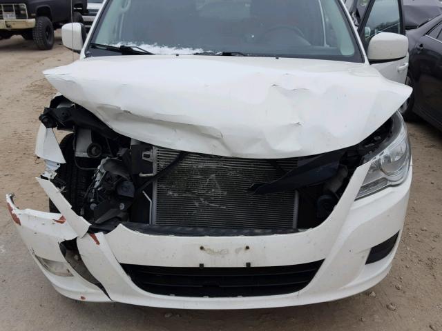 2C4RVABG9CR390471 - 2012 VOLKSWAGEN ROUTAN SE WHITE photo 7