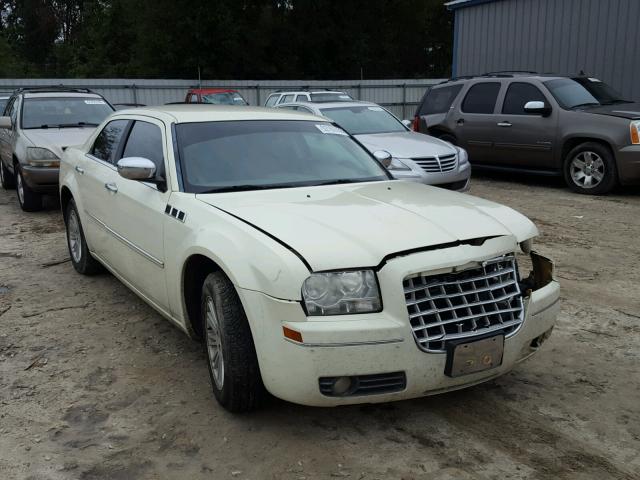 2C3CA5CV4AH297094 - 2010 CHRYSLER 300 TOURIN WHITE photo 1