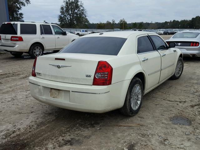 2C3CA5CV4AH297094 - 2010 CHRYSLER 300 TOURIN WHITE photo 4