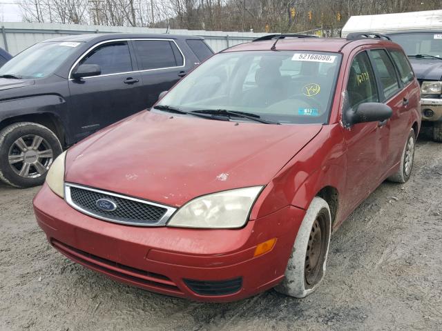 1FAFP36N65W298977 - 2005 FORD FOCUS ZXW RED photo 2
