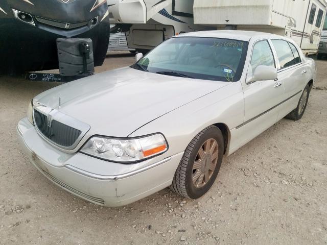 1LNHM85W14Y621060 - 2004 LINCOLN TOWN CAR U WHITE photo 2