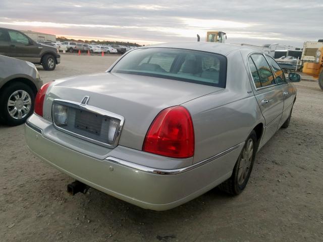 1LNHM85W14Y621060 - 2004 LINCOLN TOWN CAR U WHITE photo 4