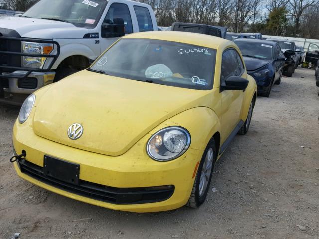 3VWF17AT7FM641545 - 2015 VOLKSWAGEN BEETLE 1.8 YELLOW photo 2