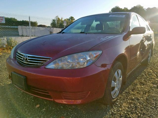 4T1BE32K15U010686 - 2005 TOYOTA CAMRY LE RED photo 2