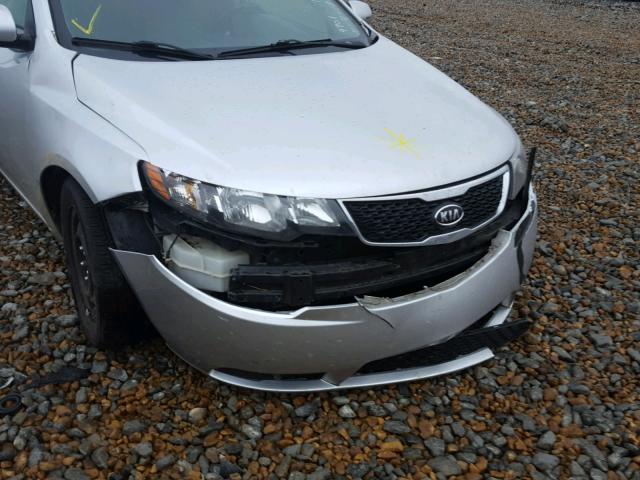 KNAFU4A25D5717909 - 2013 KIA FORTE EX SILVER photo 9