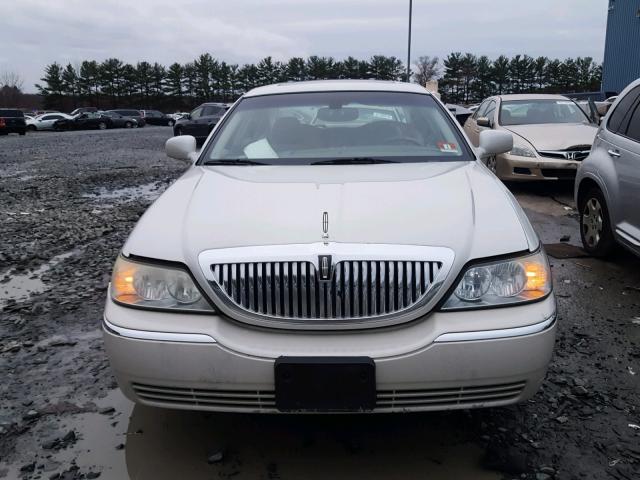 1LNHM83W64Y647964 - 2004 LINCOLN TOWN CAR U GOLD photo 9