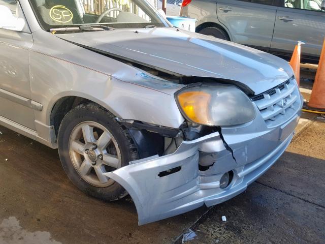 KMHCG35C95U355628 - 2005 HYUNDAI ACCENT GS SILVER photo 9