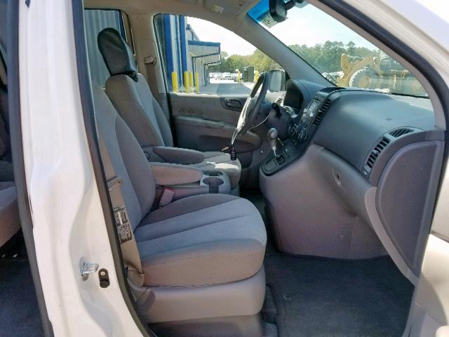 KNDMG4C76C6473108 - 2012 KIA SEDONA LX WHITE photo 5