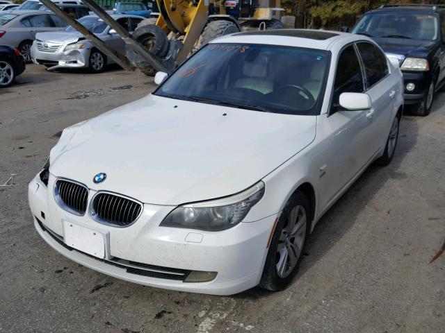 WBANV1C57AC158367 - 2010 BMW 528 XI WHITE photo 2