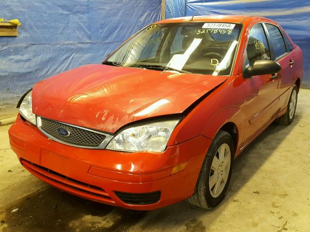 1FAFP34N26W100755 - 2006 FORD FOCUS ZX4 RED photo 2