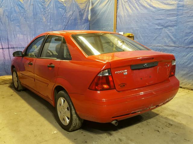 1FAFP34N26W100755 - 2006 FORD FOCUS ZX4 RED photo 3