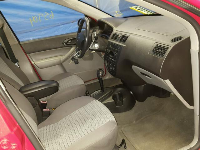 1FAFP34N26W100755 - 2006 FORD FOCUS ZX4 RED photo 5
