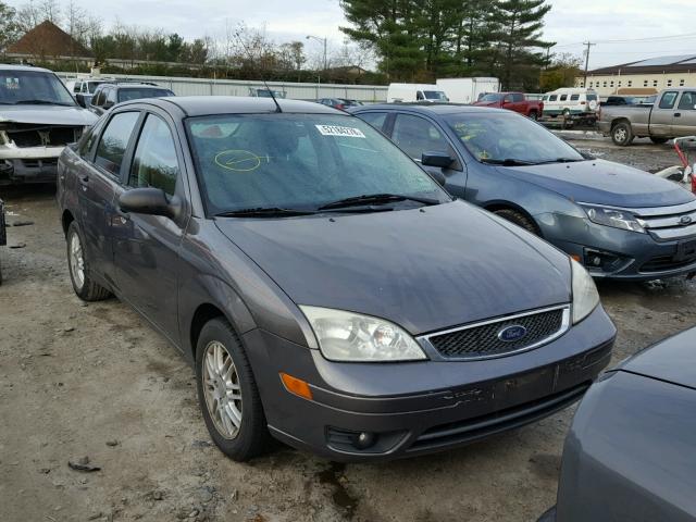 1FAHP34N06W107566 - 2006 FORD FOCUS ZX4 GRAY photo 1