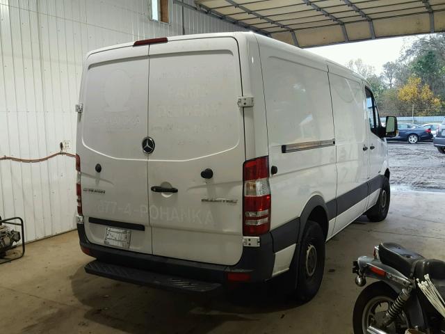 WD3PE7DC2F5990135 - 2015 MERCEDES-BENZ SPRINTER 2 WHITE photo 4