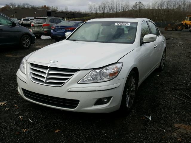 KMHGC4DE4BU140269 - 2011 HYUNDAI GENESIS 3. WHITE photo 2