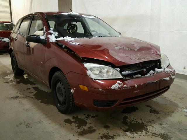 3FAFP37N65R117863 - 2005 FORD FOCUS ZX5 MAROON photo 1