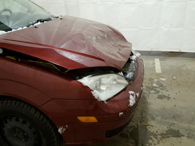 3FAFP37N65R117863 - 2005 FORD FOCUS ZX5 MAROON photo 9