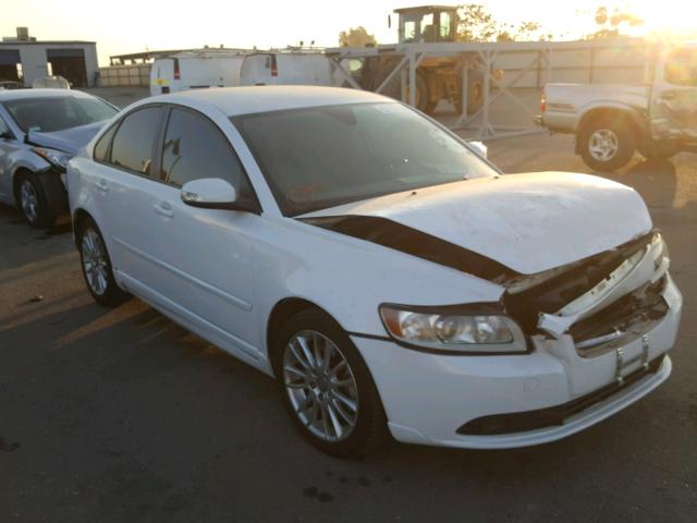 YV1390MS7A2509940 - 2010 VOLVO S40 2.4I WHITE photo 1