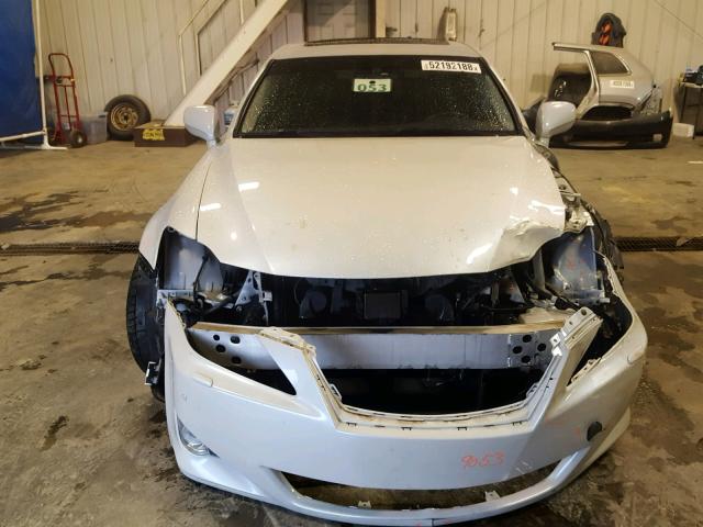 JTHBE262065006552 - 2006 LEXUS IS 350 WHITE photo 9