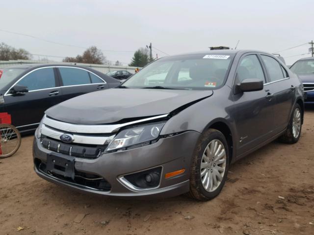 3FADP0L3XAR116381 - 2010 FORD FUSION HYB GRAY photo 2