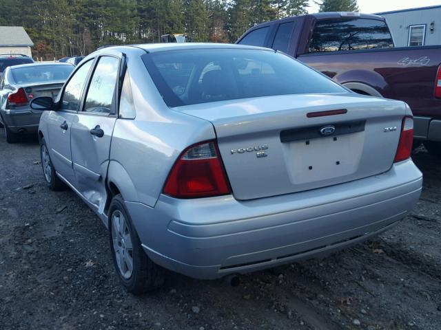 1FAFP34N56W206651 - 2006 FORD FOCUS ZX4 SILVER photo 3