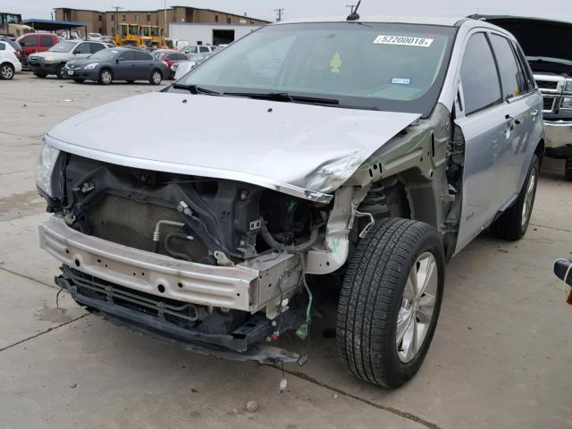 2LMDJ6JC7ABJ34529 - 2010 LINCOLN MKX SILVER photo 2