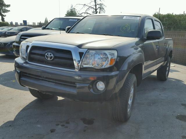 5TEJU62N86Z303167 - 2006 TOYOTA TACOMA DOU BLACK photo 2