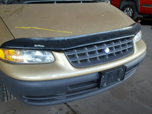2P4GP4536TR763487 - 1996 PLYMOUTH VOYAGER SE GOLD photo 9