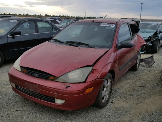 3FAFP31Z93R181808 - 2003 FORD FOCUS ZX3 RED photo 2