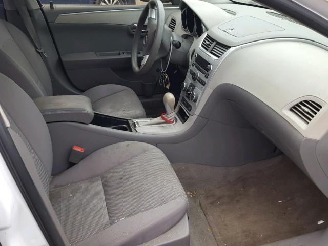 1G1ZA5E03A4103264 - 2010 CHEVROLET MALIBU LS Ақ фото 5